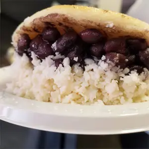 Arepa dominó