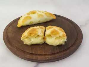 Empanada de queso y cebolla
