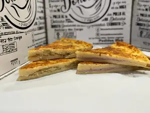 Faina Rellena Jamon Y Queso