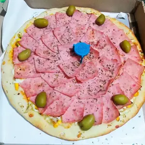Pizza Gigante de jamón y huevo