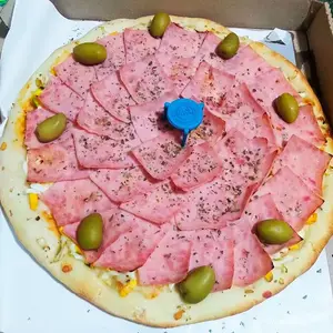Pizza grande jamón y huevo