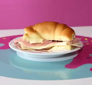 Croisaint XL con jamón y queso
