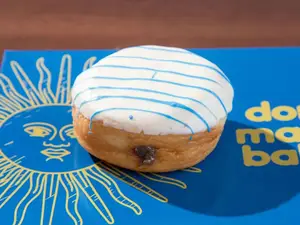 Donut glaseada dulce de leche argentina