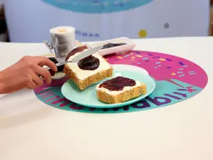 Tostadas con queso y mermelada