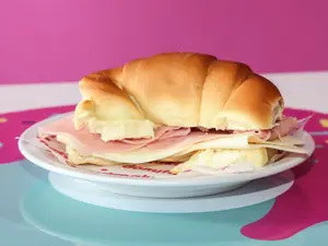 Medialuna xl rellena