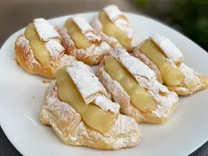 Medialunas con pastelera x6
