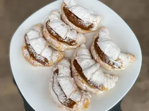 Medialunas dulce de leche x6