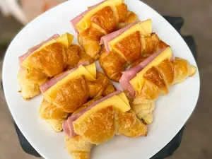 Medialunas rellenas jyq x 6