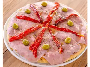 Pizza jamon y morrones