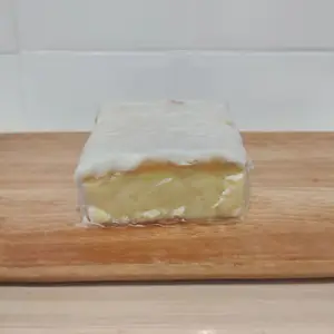 Porción de brownie de limón