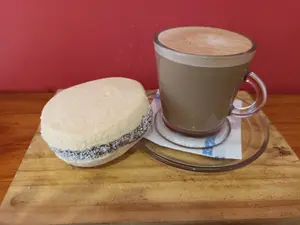 Café cabrales grande +alfajor