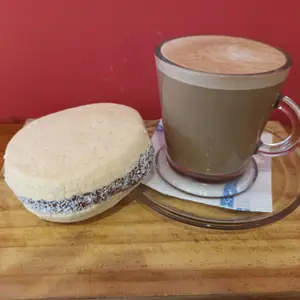 Cafe chico + alfajor