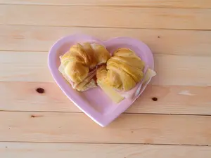 1 medialunas de jamón y queso