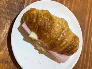 croissant c/jamón y queso