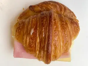 Medialuna C/ Jamón Y Ques