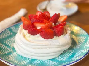 Pavlova Con Frutillas
