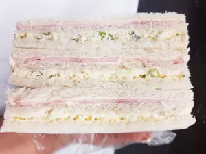 Triple jamón apio y roquefort