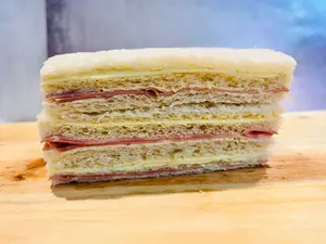 Triple Mortadela Y Queso