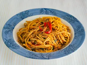 Fideos Con Pollo Y Vegetales