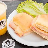 2 exprimidos de naranja + tostado mixto