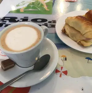 Cafe + 2 Medialunas