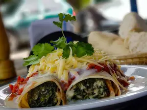 Canelones Verduras Y Parmesano