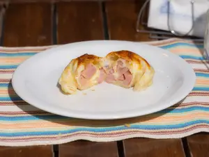 Empanada de jamón y queso