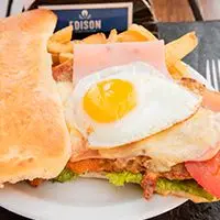 Milanesa edison con fritas