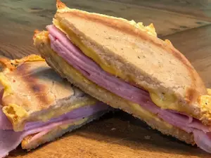 Tostado De Jamon Y Queso