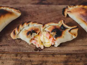 Empanada jamón y queso