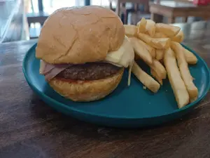 Hamburguesa con j y q