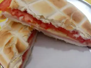 Tostado lomito y queso