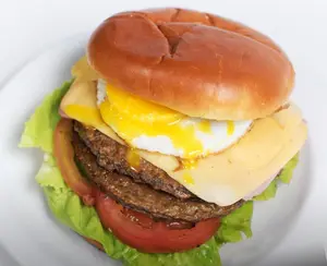 Buger con tomate y lechuga