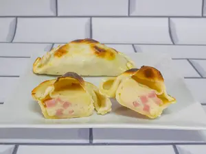 Empanada de jamón y queso
