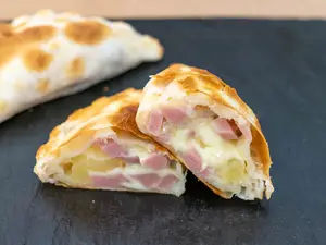Empanada de jamón y ananá (JA)