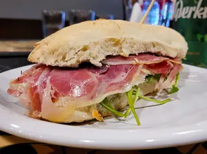 Sándwich jamón crudo