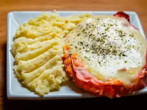 Suprema De Pollo Napolitana