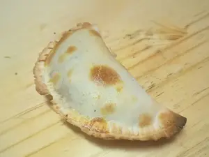 Empanada de queso y cebolla