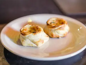 Canastita de pollo y salsa blanca