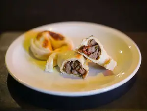 Empanada de carne cortada a cuchillo