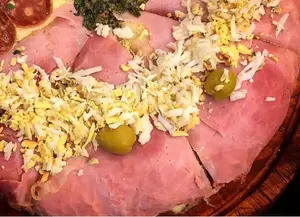 Pizza de jamón con huevo xl