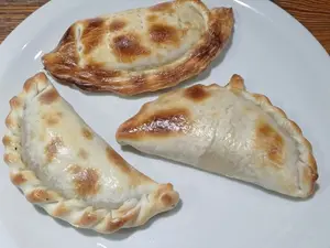 Empanada de queso y cebolla