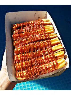 Churros con salsa ddl