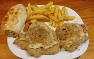 2 milanesas a la fugazzeta con fritas