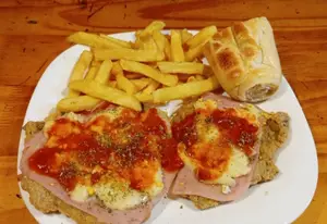 2 milanesas al plato a la napolitana con fritas