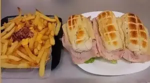 Sandwich De Milanesa Del Club Para 2 O 3 Personas