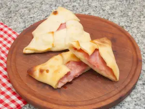 Empanada de jamón y queso