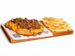 Milanesa cheddar panceta pollo