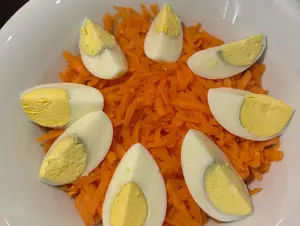Ensalada de zanahoria y huevo