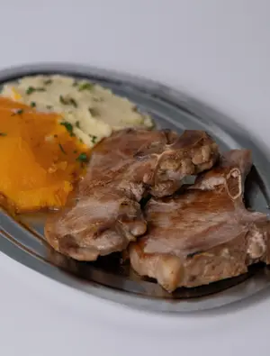 Costillas De Cerdo Con Guarnicion